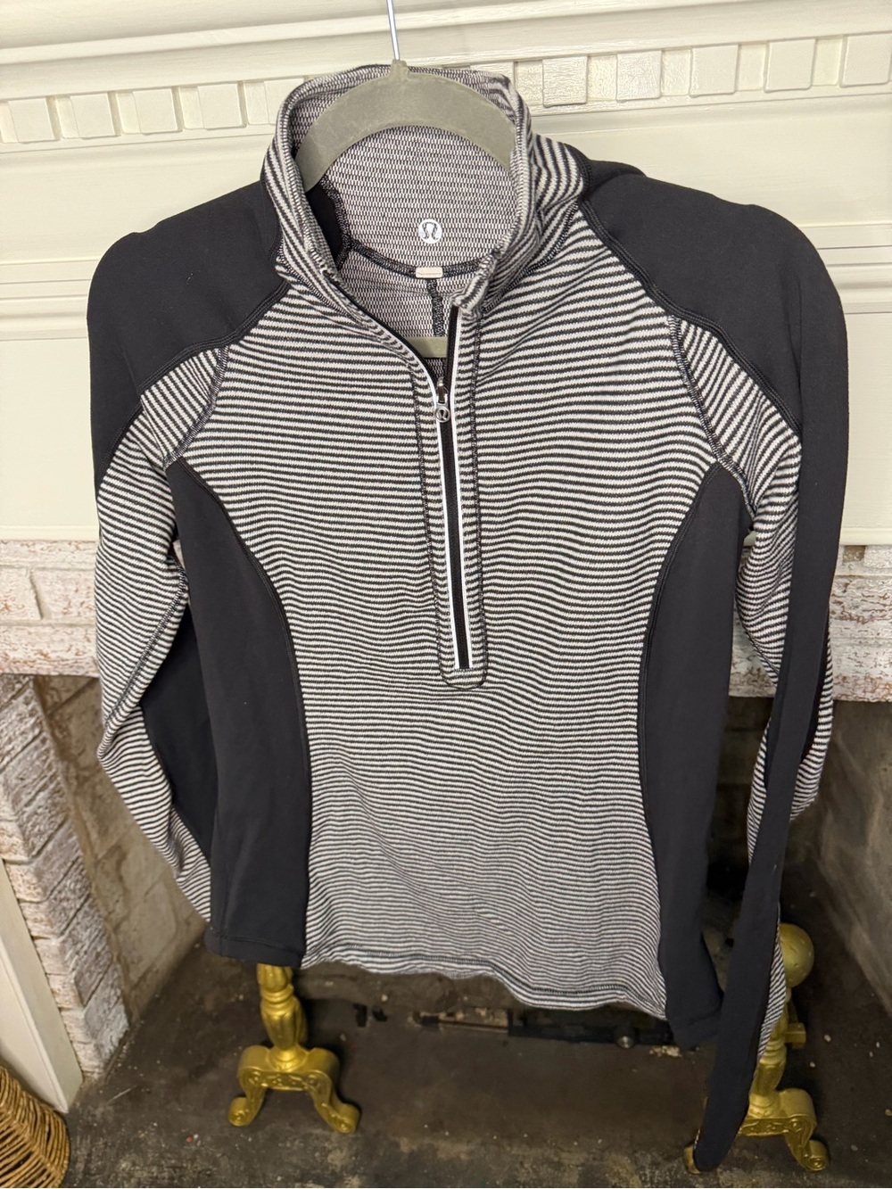 Lululemon Run U Turn Half Zip Pullover Black White Stripe Size 8